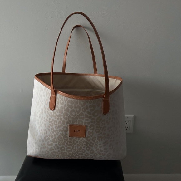 Barrington St. Anne’s Tote - Picture 1 of 9
